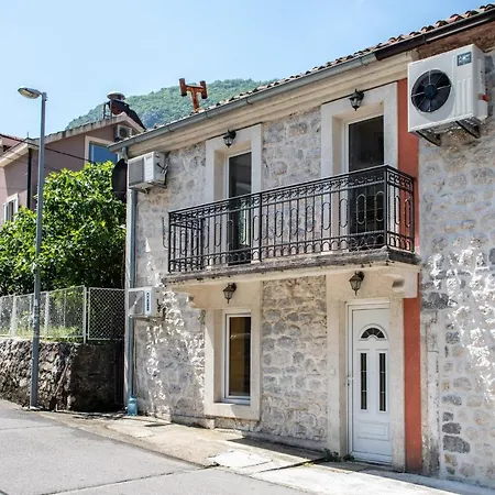 Happy Home Apartments Cattaro Esterno foto