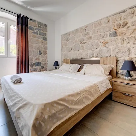 Happy Home Apartments Cattaro Esterno foto