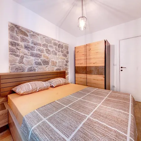 Happy Home Apartments Cattaro Esterno foto