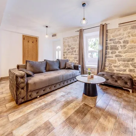 Happy Home Apartments Cattaro Esterno foto