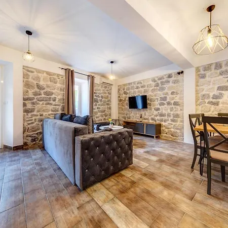 Happy Home Apartments Cattaro Esterno foto