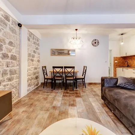 Happy Home Apartments Cattaro Esterno foto