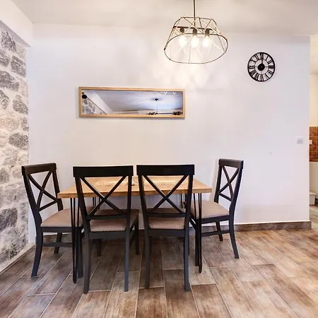Happy Home Apartments Cattaro Esterno foto