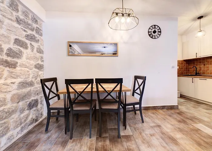 Happy Home Apartments